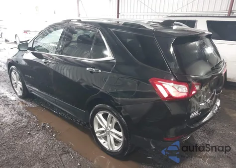 2018 Chevrolet Equinox Premier z USA, uszkodzony, nr VIN 2GNAXVEVXJ6162929